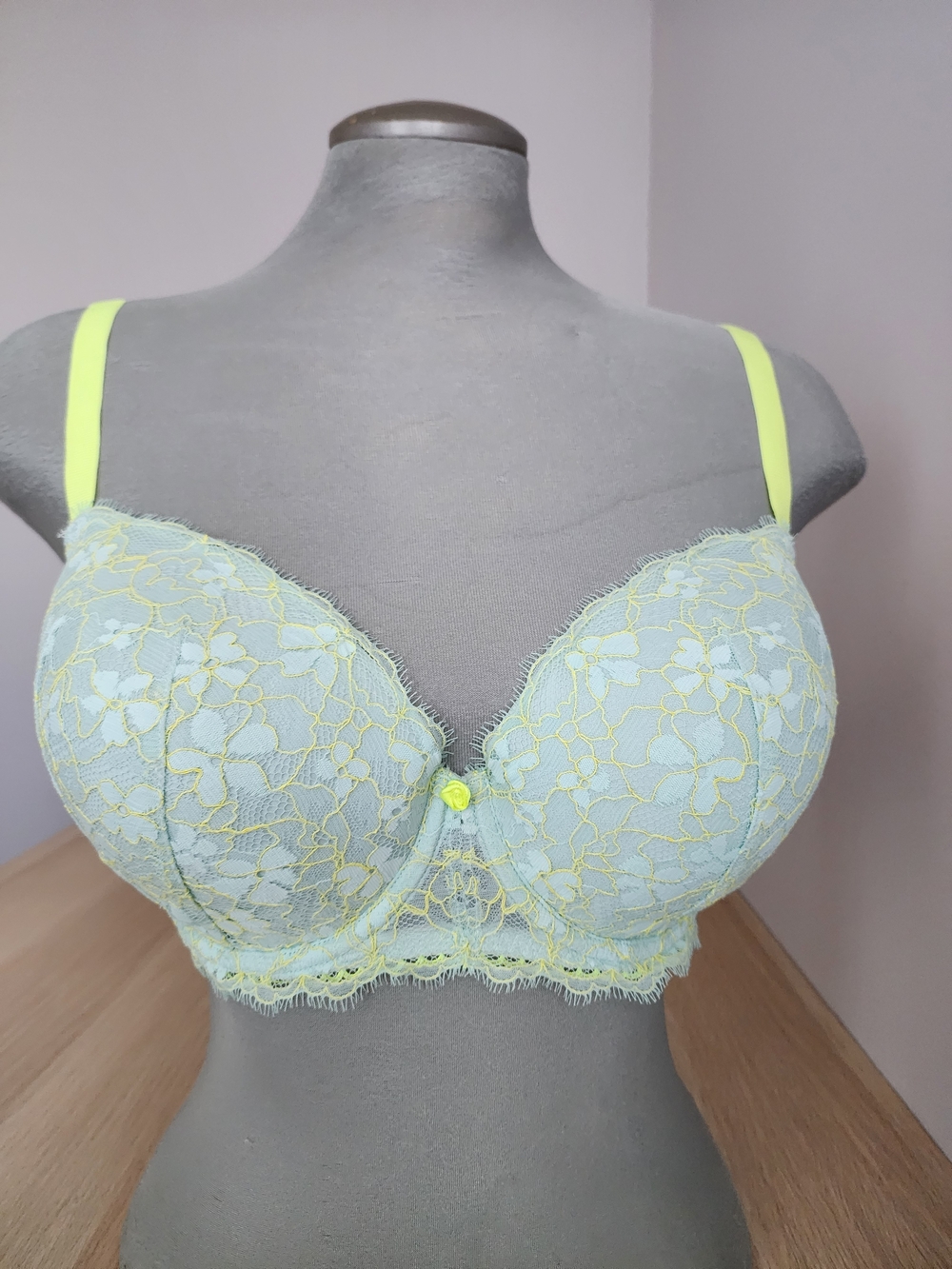 Victoria's Secret Dream Angels Lined Demi Bra 34DDD